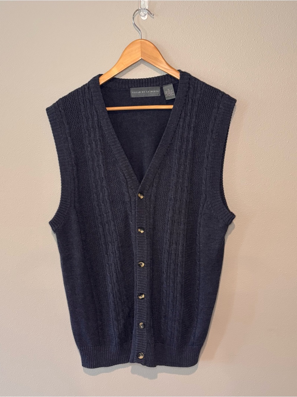 OSCAR DE‎ LA RENTA Cable Knit Button-Up Sweater Vest in Navy XL